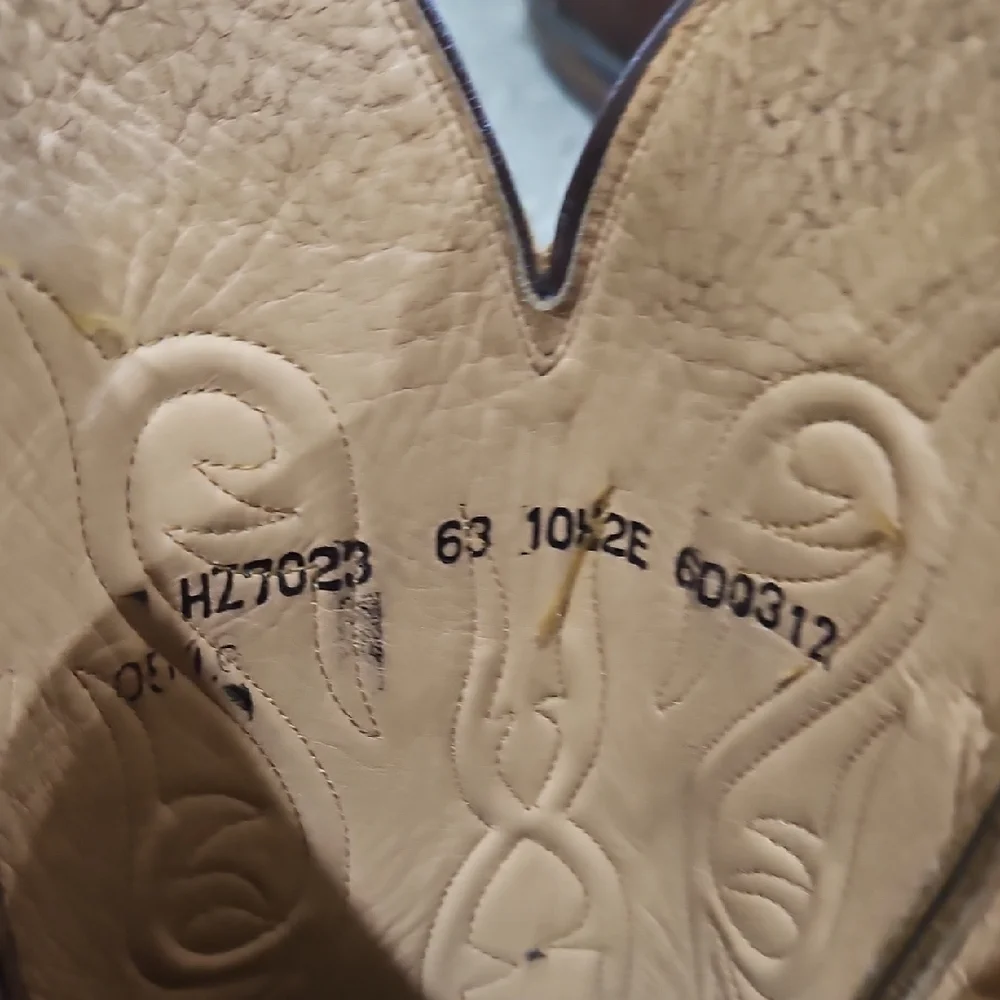 Lucchese Men's Brown Western Leather Cowboy Boots - Classic Stitch Detail - Picture 3 of 11